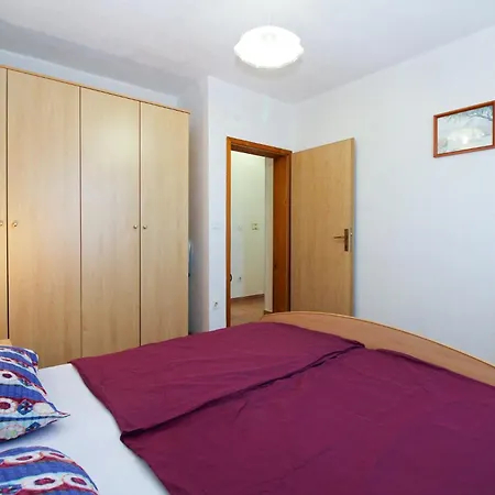 Karolina 517 * Pula