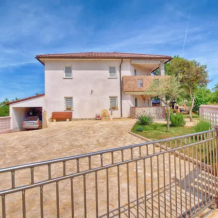 Karolina 517 아파트 *