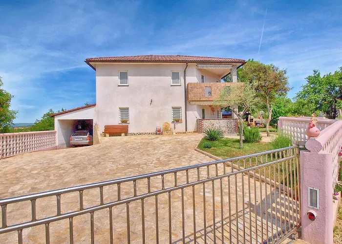 Karolina 517 아파트 *